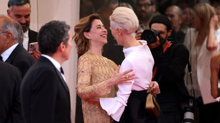 Fernanda Torres e Tilda Swinton protagonizam momento fofo em Veneza