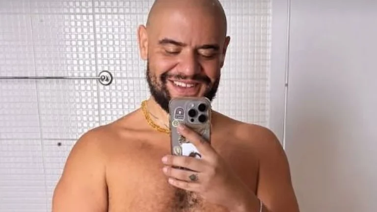 Gominho perde 61 kg e posta foto nu: “Bom dia de biscoito”