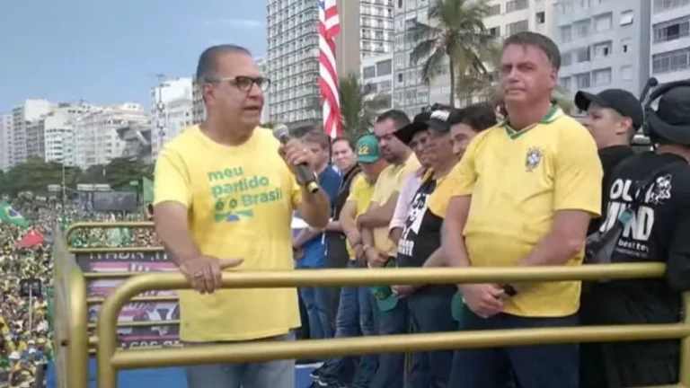 Malafaia instigou e auxiliou Bolsonaro a violar cautelares, diz PF