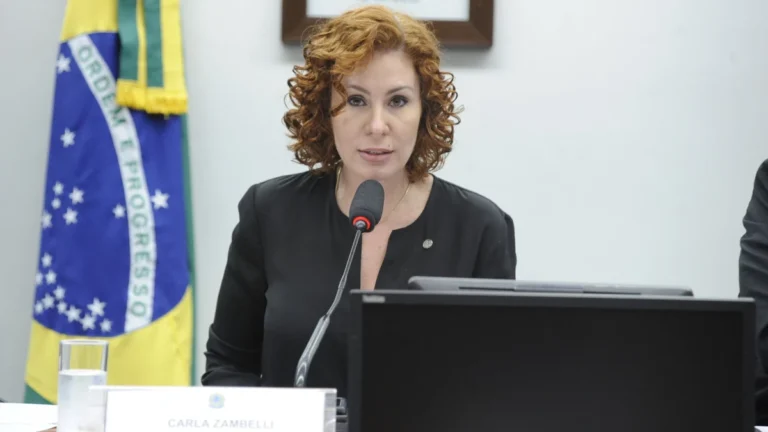 Justiça libera remédios para Zambelli e marca nova audiência