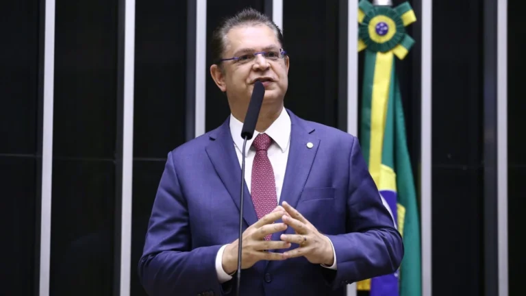 Sóstenes diz que “vida de Moraes está desgraçada pela Lei Magnitsky”