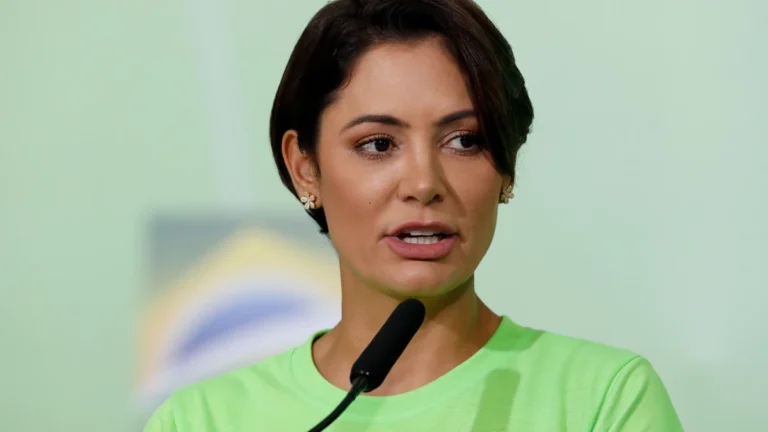 Michelle nega churrasco anunciado por Zucco antes de visita a Bolsonaro