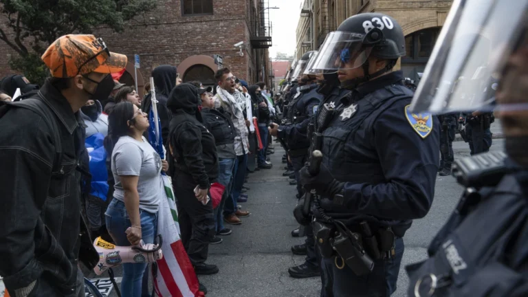 Repressão de Trump a imigrantes afeta agentes em meio a pressão por prisões