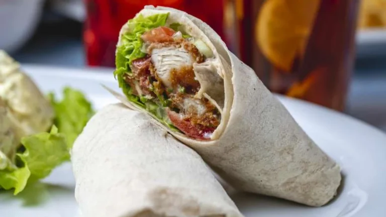 Cliente diz ter encontrado ponta de dedo humano em wrap de frango em restaurante
