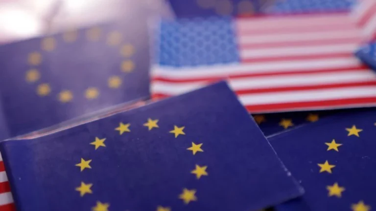 EUA e UE formalizam acordo comercial com tarifa prevista de 15%
