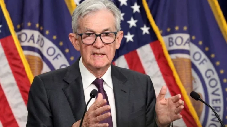 Powell sugere que corte de juros nos EUA pode chegar em breve