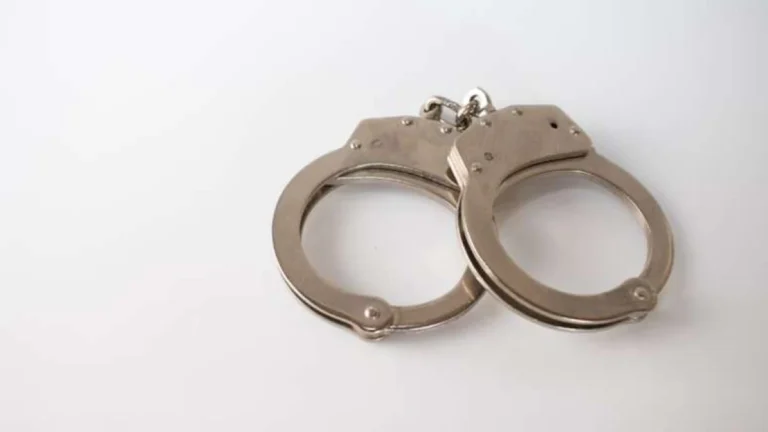 Jovem de 18 anos é presa suspeita de homicídio e tentativa de homicídio em São Gabriel
