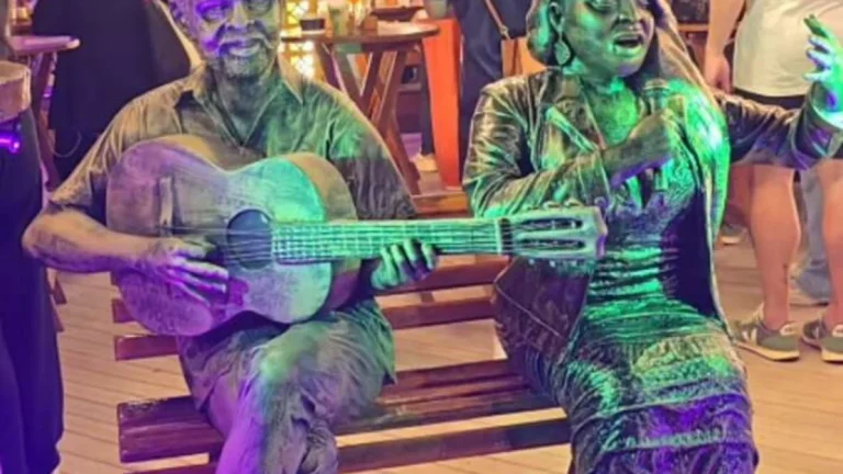 Estátua de Preta Gil é inaugurada ao lado da imagem de Gilberto Gil na orla de Copacabana; veja foto