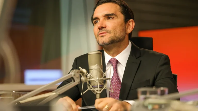 Sabino aguarda último gesto de Lula antes de selar saída do governo