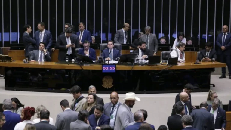 Câmara aprova PEC da Blindagem e conclui votação de destaques nesta quarta
