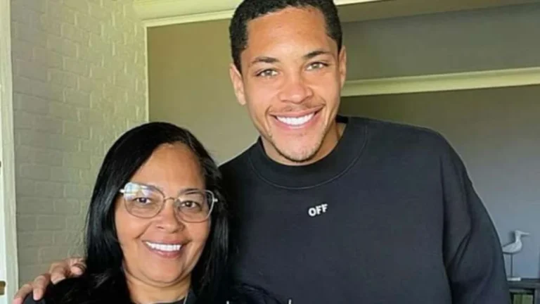 Jogador Vitor Roque briga e ofende a mãe em áudios vazados; confira