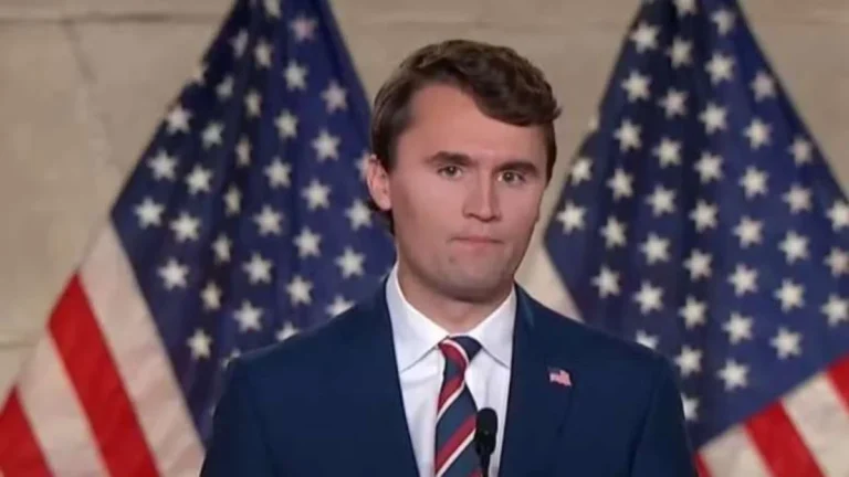 FBI faz buscas de porta em porta em Utah por atirador de Charlie Kirk; arma é localizada