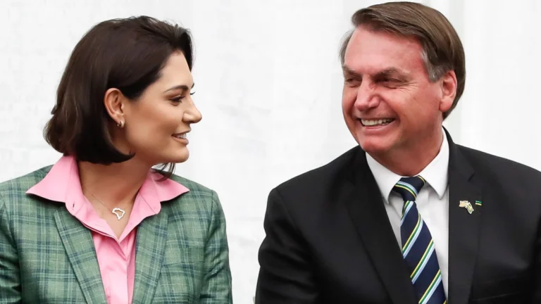 Em áudio, Michelle diz que Bolsonaro é “humilhado” por enfrentar sistema