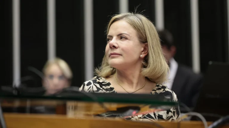 Gleisi diz que pautar anistia “não é a agenda que interessa à população”