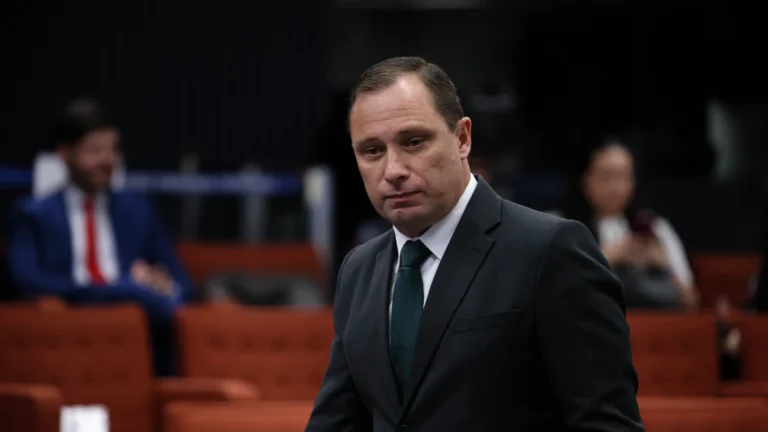 Após voto de Dino, Mauro Cid renova esperança em perdão