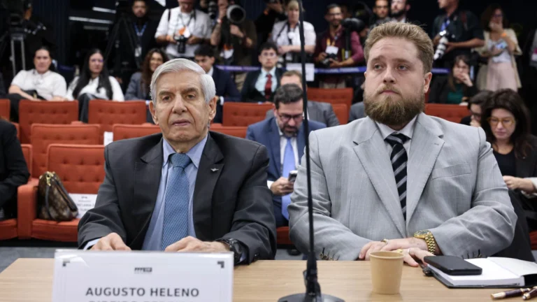 Defesa de General Heleno começa sustentação oral
