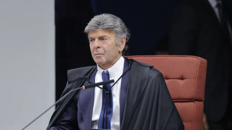 Discordância no voto de Fux é prova de que não há perseguição, diz advogado