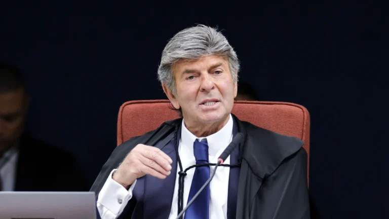 Fux relembra black blocs em 2013 e diz que golpe não vêm de “atos isolados”