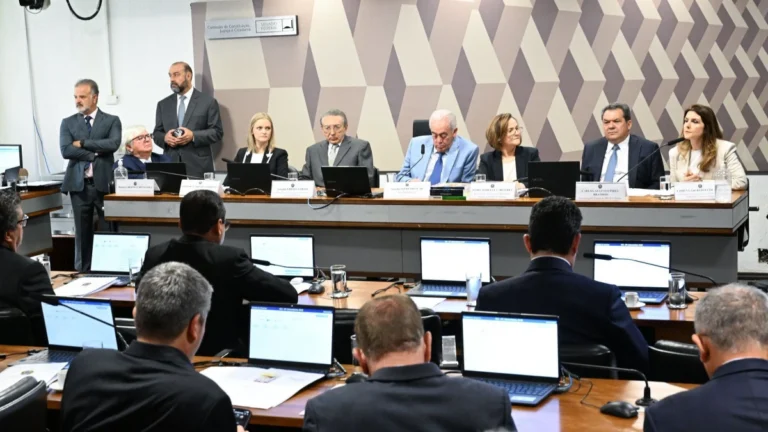 PEC da Blindagem será o 1º item da pauta da CCJ do Senado na quarta (24)