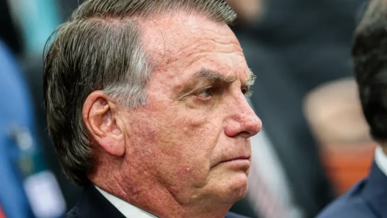 Bolsonaro pede a Moraes para realizar procedimento para remoção de pinta