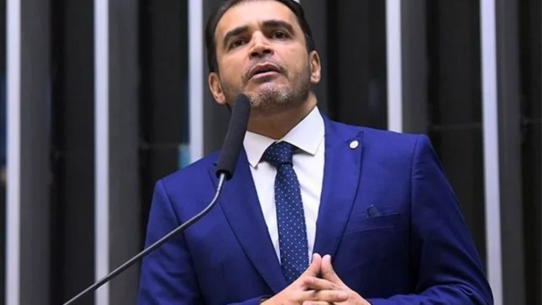 Análise: Durabilidade do mandato de Eduardo Bolsonaro é incerta