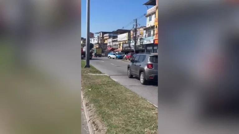 Mulher é encontrada morta em carro com granada após tiroteio no Rio