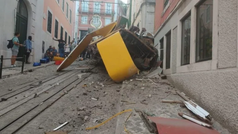 Elevador da Glória descarrila em Lisboa e deixa ao menos 20 feridos