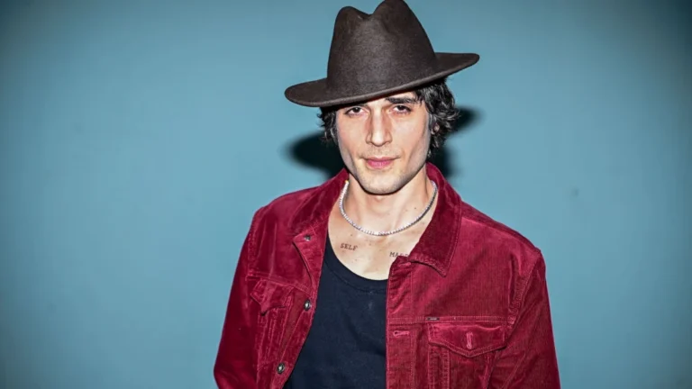 Fiuk esclarece rumores de tentativa de invasão de camarim de Travis Scott