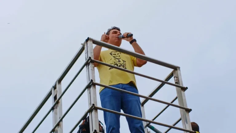 Flávio diz que será contra anistia sem Bolsonaro e cobra Alcolumbre