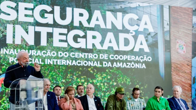 Lula diz que Bolsonaro fez “burrices” e mandou filho articular sanções