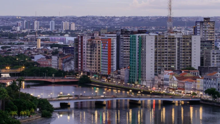Recife (PE) tem semana com chuvas frequentes e dias parcialmente nublados