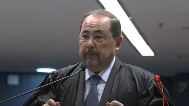 Defesa de Bolsonaro questiona delação de Cid: “Esse homem não é confiável”