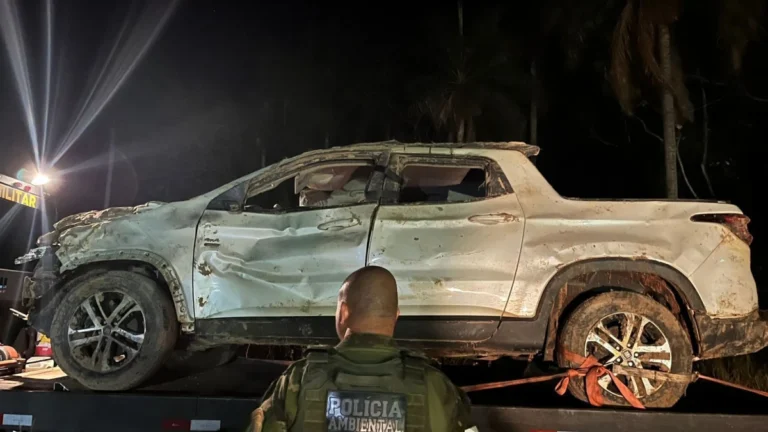 Vídeo: Carro de desaparecidos no PR é encontrado enterrado em bunker