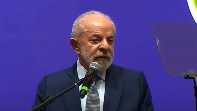 Lula exalta papel da mulher e diz que levará Janja para encontro com Trump