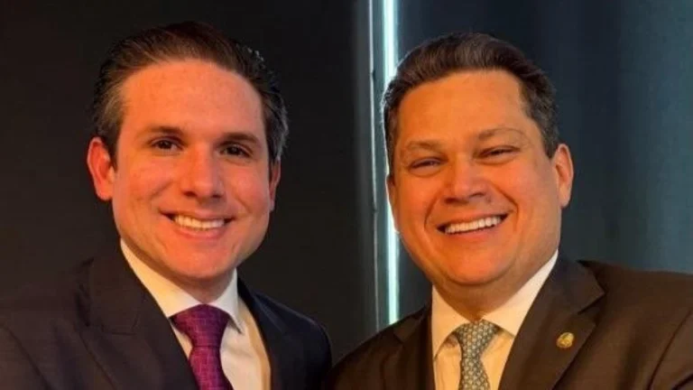 Alcolumbre publica foto junto a Hugo em meio a rumores de relação abalada