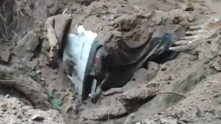 Carro enterrado em bunker: homens desaparecidos foram cobrar R$ 250 mil