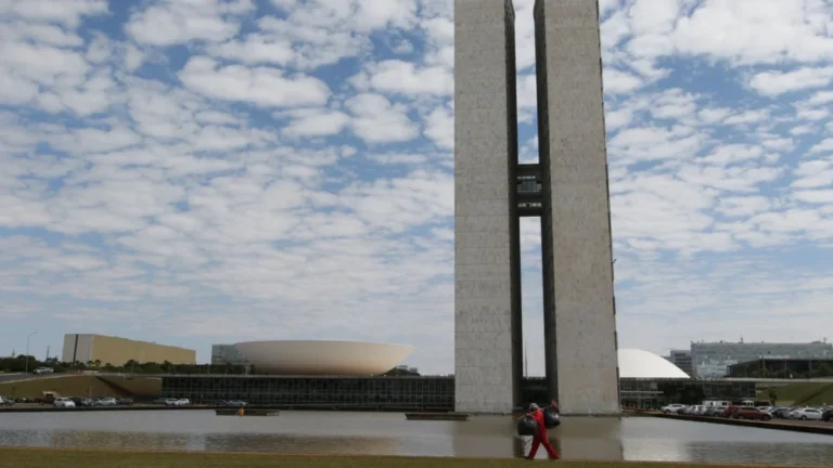 Quaest: 6 em cada 10 brasileiros não confiam nos partidos políticos