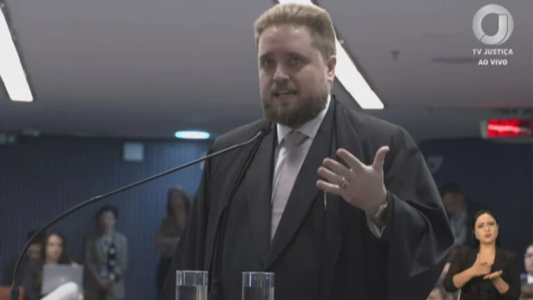 Defesa de Augusto Heleno nega uso irregular da Abin