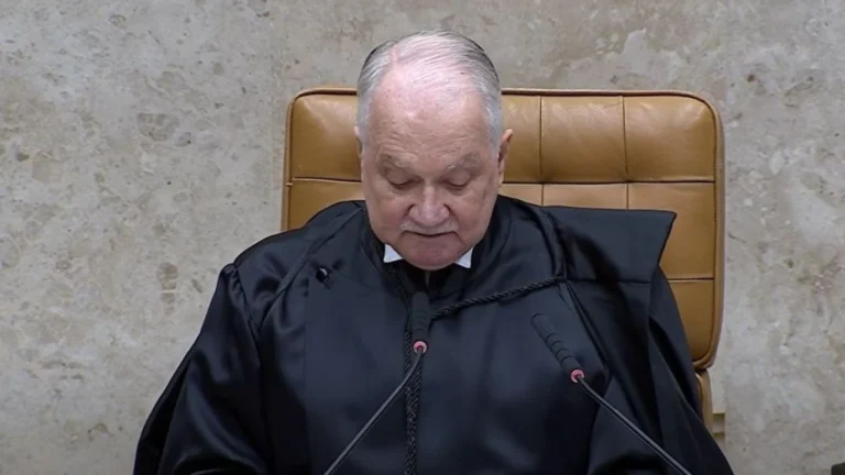“Ao direito o que é do direito, à política o que é da política”, diz Fachin