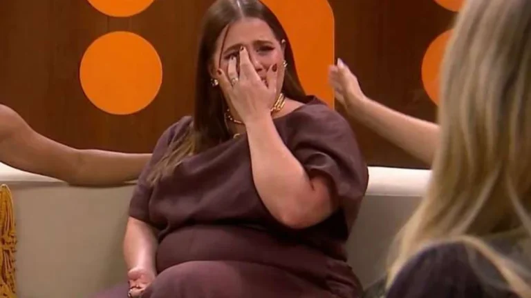 Tati Machado chora ao relembrar perda do filho e é consolada por colegas na TV: Maior sonho interrompido