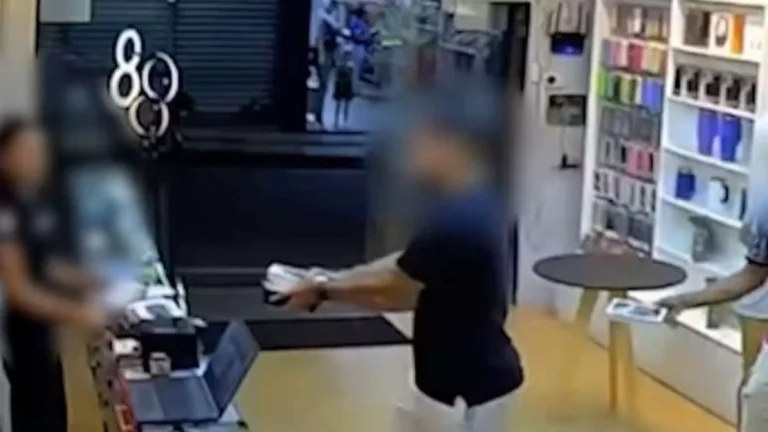 Assaltantes obrigam clientes a ajudar em roubo de loja de celulares no Pará