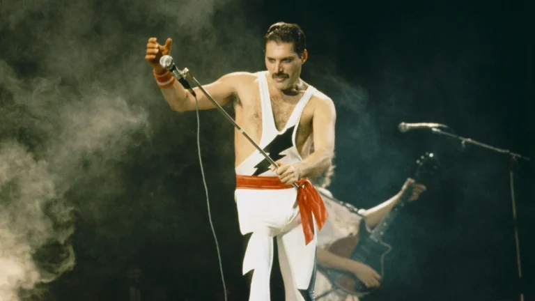 “Filha de Freddie Mercury se parece mesmo com ele”, diz autora de biografia