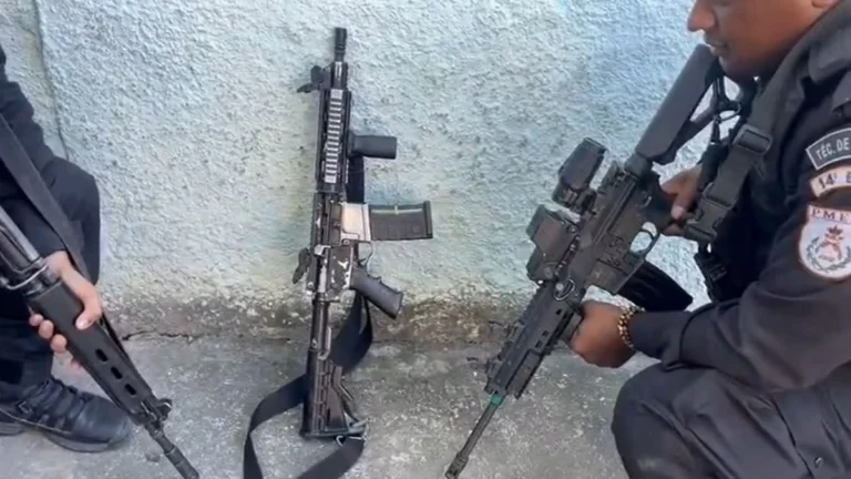PM apreende 7 fuzis em menos de 24h no Rio de Janeiro