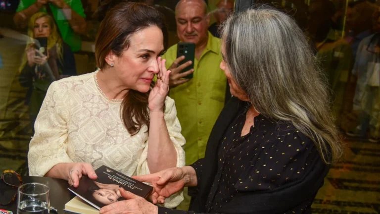 Gabriela Duarte chora ao dedicar livro para a mãe, Regina Duarte