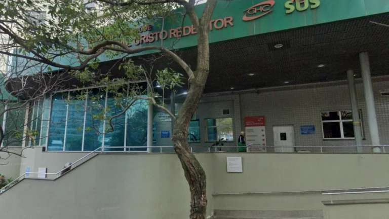 Idosa é atacada por 7 rottweilers e tem parte da face e couro arrancados