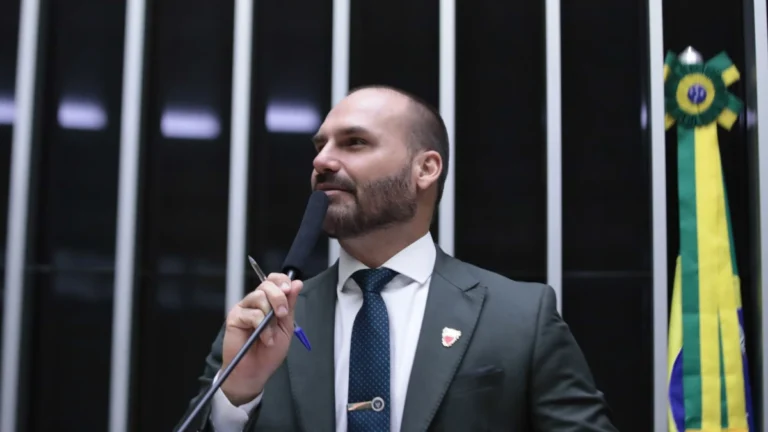 Oposição prepara recurso contra impedimento de Eduardo Bolsonaro