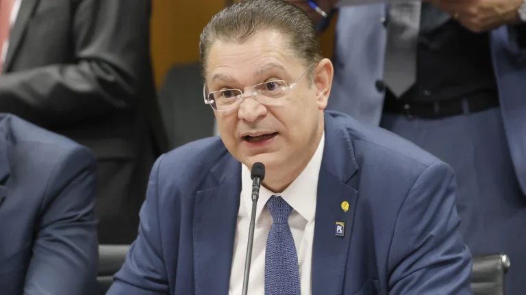 Líder do PL diz que Bolsonaro espera que anistia avance no Congresso