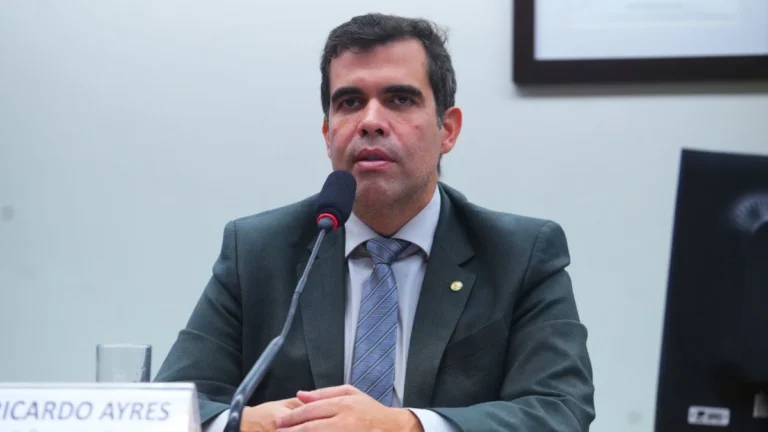 Deputado Ricardo Ayres é alvo de operação da PF sobre fraudes no Tocantins