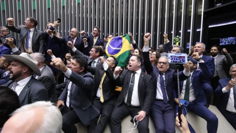 Oposição comemora urgência, mas votação de mérito é incerta