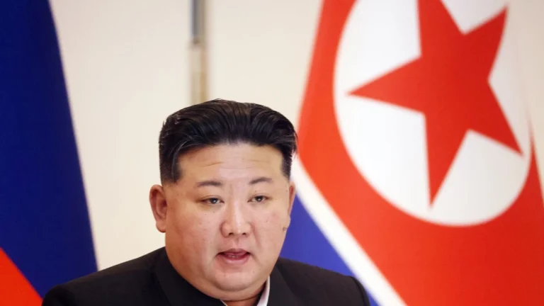 Kim Jong-un chega à China para desfile militar; Veja fotos